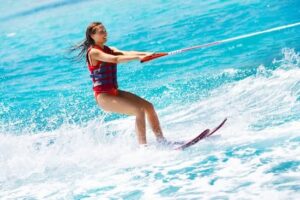 How Does The Waterski React With The Water
